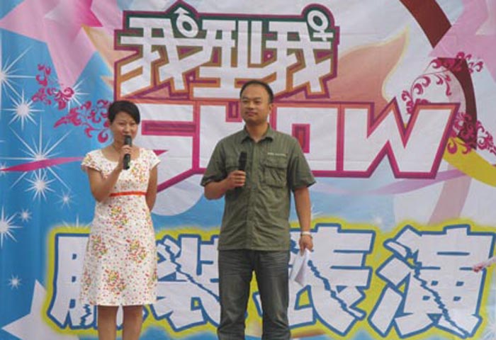 購物廣場成功舉辦員工服裝表演