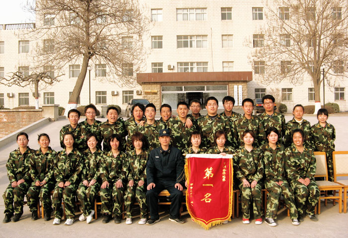 家樂園商業(yè)公司第一批大學(xué)生軍訓(xùn)會操比賽